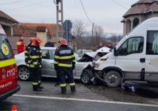 Súlyos baleset: kisbusz ütközött egy személygépkocsival, 14-en megsérültek