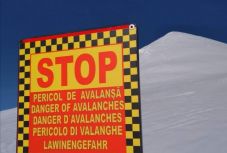 Lavina zúdult az útra Beszterce-Naszód megyében