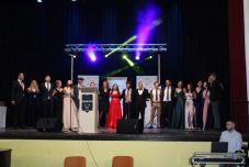 Példaértékű fiatalokat díjaztak a Vigadó Bálon