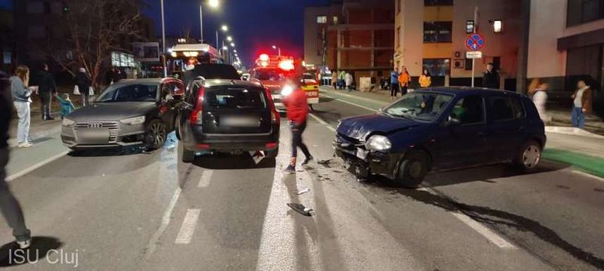 Három autó ütközött Kolozsváron, négy személy megsérült