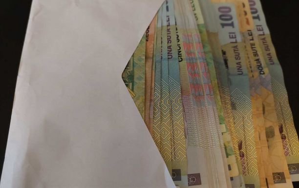 Ön kitől kér kölcsön, ha megszorul?