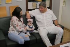 Féléves román kislány életét mentették meg egy egyedülálló gégeműtéti eljárással Szegeden