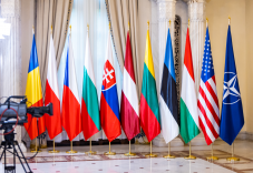 Varsóban tanácskoznak a Bukaresti Kilencek, jelen lesz Joe Biden amerikai elnök is