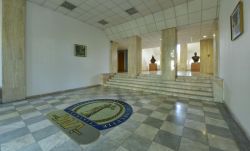 Lebukott a korrupcióellenes felügyelő – csúszópénzért segített állást találni