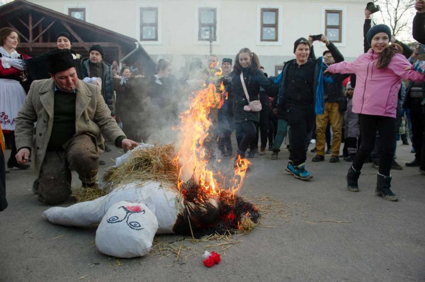 „Italos, de jó ember volt, mikor megholt, eggyet se szólt” – Eltemették a farsangot Alsósofalván