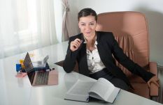 Aki a „legkisebbeken” segít: ha nem érthető a törvény, Azzola Katalin jogi tanácsadó konyhanyelvre fordítja azt