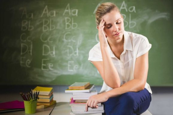 Az elemi osztályokban tanító pedagógusok képzésébe bekapcsolódnak az egyetemek is