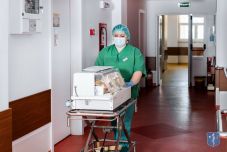 Új eszközökkel fejlesztenék a sepsiszentgyörgyi kórház újszülött intenzív osztályát