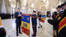 Iohannis kitüntette a törökországi mentőakciókban részt vevőket