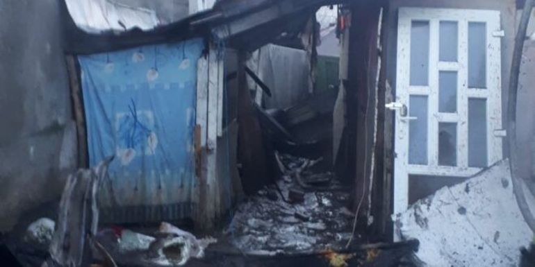 Mozgásképtelen nőt menekítettek ki egy lángokban álló házból a hidegvölgyi romatelepen