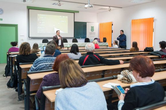 Pénzjutalom jár a Sepsiszentgyörgyről szakdolgozatot író egyetemistáknak