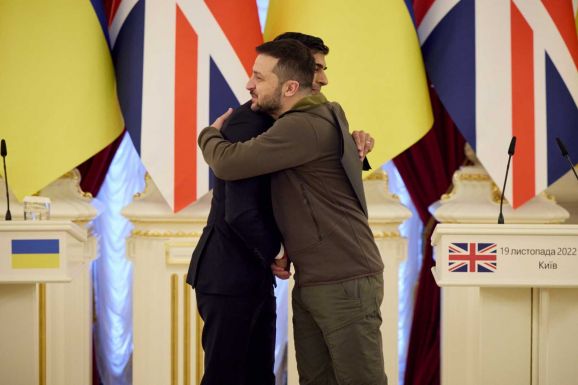 Hosszú távú segítséget ígért a brit kormányfő Zelenszkijnek