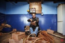 Több száz éves családi mesterség: Ráduly János kosárfonó 30 vesszőkosarat is képes létrehozni egyetlen nap alatt