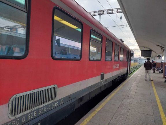 Krassó-Szörény megye: kigyulladt egy vonat, 50 személy utazott a szerelvényen