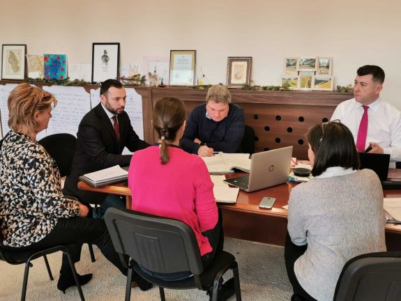 Hargita megye: segítenek a tanintézeteknek az eszközfejlesztésben