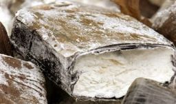 Száz kiló kokainnal bukott le a párizsi reptéren egy válogatott labdarúgó