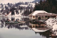 FRISSÍTVE - Három Maros megyei fiatal vízibiciklizés közben beleesett a Kolibicai tóba 