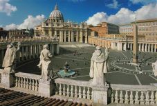 Látogatható XVI. Benedek sírja a Szent Péter-bazilikában 