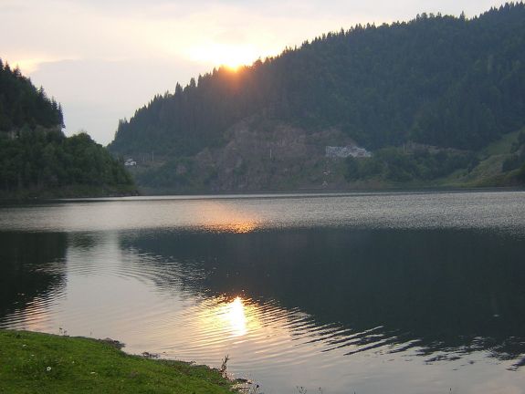 Nem találják a Kolibica-tóban eltűnt fiatalt