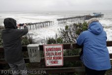 Kitelepítéseket rendeltek el Kaliforniában az áradások miatt
