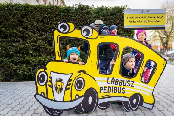 Lábbusz: naponta 180 sepsiszentgyörgyi gyereket „fuvaroznak gyalog” iskolába