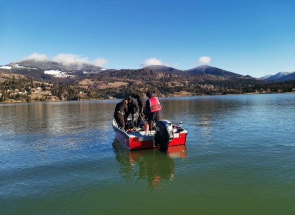 Megtalálták a búvárok a Kolibica-tóba esett 22 éves kerelőszentpáli fiatalember holttestét