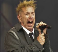 A Sex Pistols volt énekese bejelentkezett az Eurovízióra