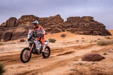 Dakar-rali: Gyenes a 37. helyen zárta a tizedik szakaszt a motorosoknál