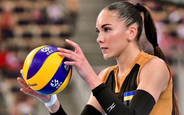 Romániába szerződött az ukrán TikTok-sztár szexi röpis