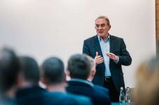 Winkler Gyula: Most kell felszállni a digitális vonatra