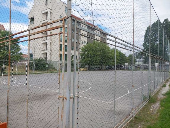 Csak részben használhatók tanítási időn kívül a csíkszeredai iskolai sportpályák