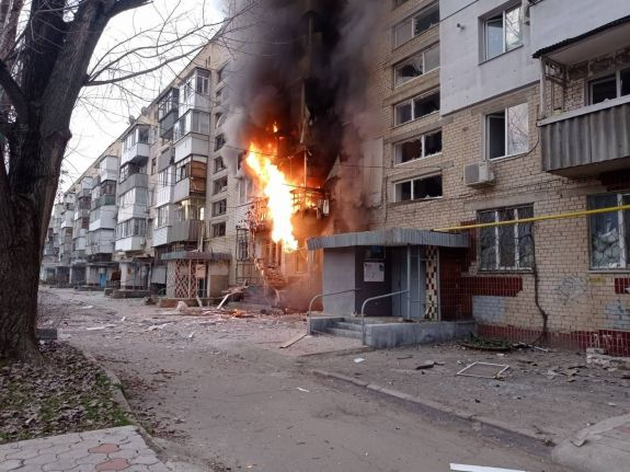 Az oroszok célzott lövést adtak le a Nemzetközi Vöröskereszt herszoni épületére