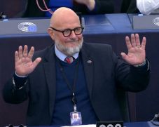  Marc Angelt foglalja el a korrupciós botránya miatt leváltott Eva Kaili EP-alelnöki székét 