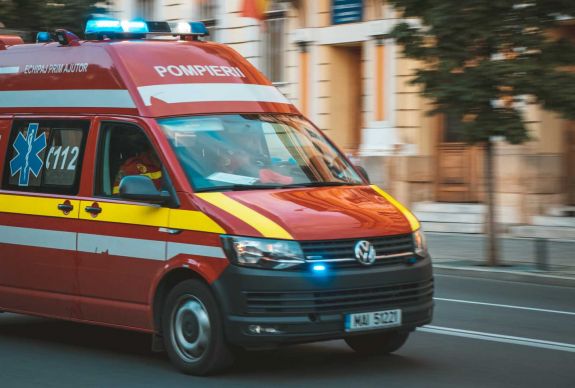 Moped és személygépkocsi ütközött Szeben megyében, egy kiskorú meghalt