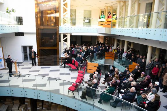 Megkoszorúzták Kölcsey szobrát Szatmárnémetiben