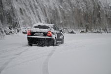 Horvátországban és Szlovéniában is komoly közlekedési fennakadásokat okozott a havazás