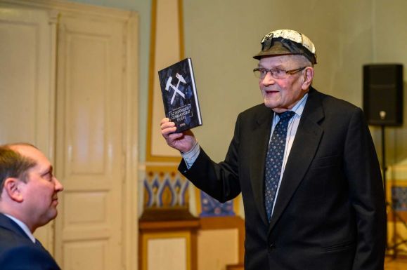 „Jó lélekkel, barátsággal bátorítok mindenkit: eljön a jó világ”