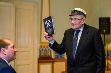 „Jó lélekkel, barátsággal bátorítok mindenkit: eljön a jó világ”