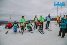 Mozgássérülteknek szervez sítábort a szatmárnémeti Caiac Smile Egyesület