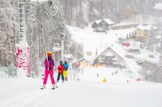 Hétvégére tervezik a kisebbik sugásfürdői sípálya beindítását