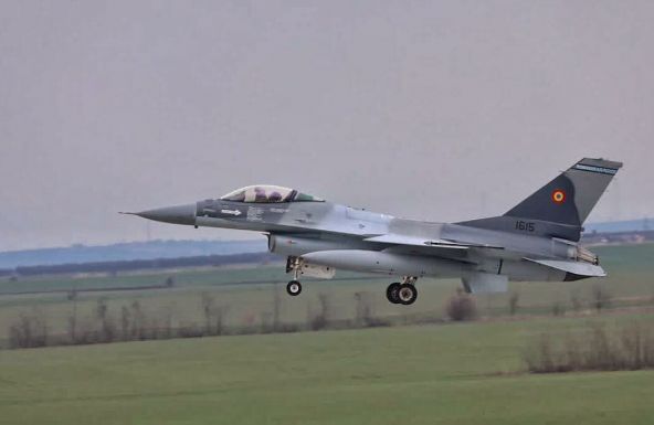 F-16-os vadászgépeket is kaphat Ukrajna?