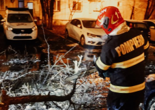 Több mint 3 ezer tűzoltó közbelépésére volt szükség az éjszaka folyamán