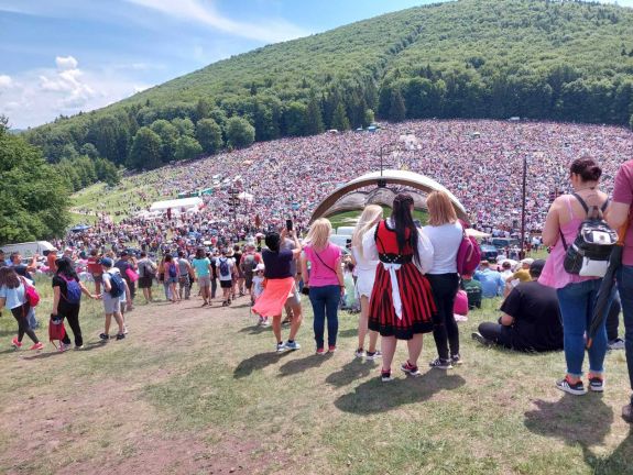 Intézményes gyarmatosítás?