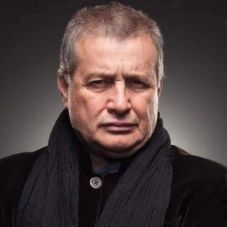 Zelenszkij bírálata miatt büntethette a Facebook Dinescut