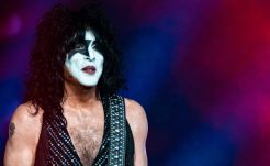 Tükörkép reflektorfénybe zárva – a KISS története Paul Stanley „csillagszemén” keresztül