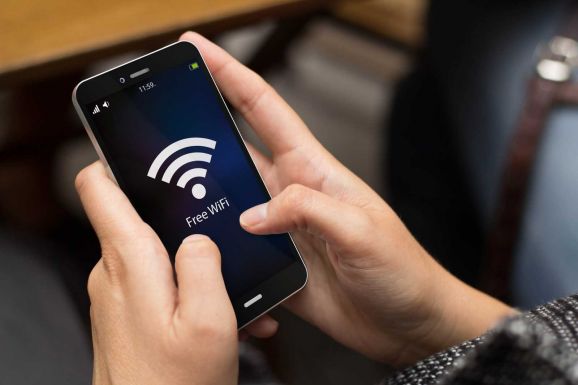 Nőtt az internetet és mobiltelefont használók száma Romániában
