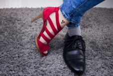 A melegek „átnevelését” célzó terápiák betiltása jogokat sérthet 