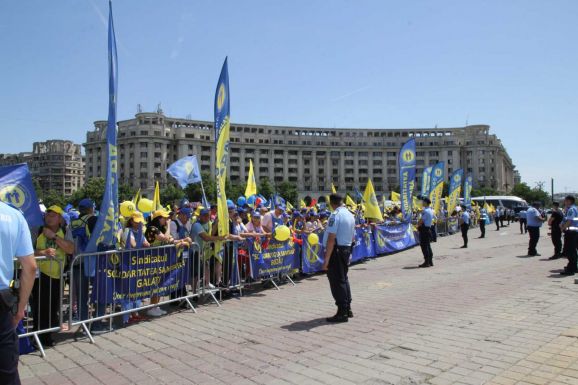 Elégedetlenek az egészségügyben dolgozók, folytatják a tiltakozást