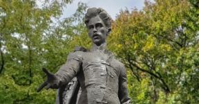 Szeptemberben Petőfi-szobrot avatnak Szatmárnémetiben