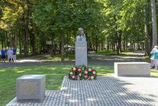 Felavatták Kézdivásárhelyen Molnár Józsiás szobrát